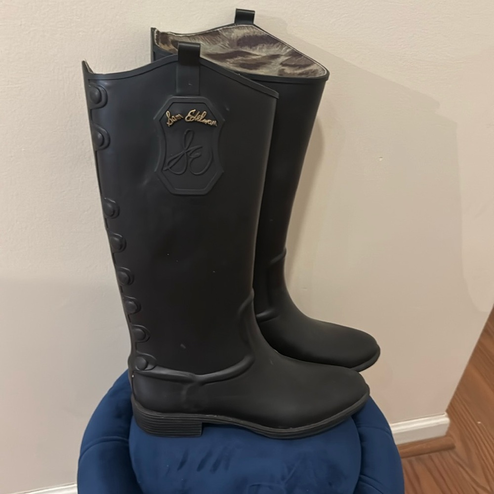 Black ran boots